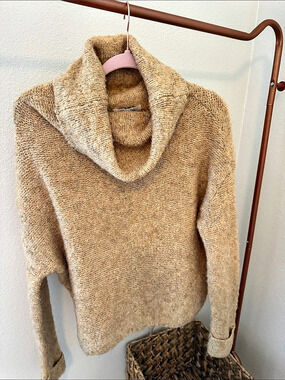 She + Sky Sweater Size Large